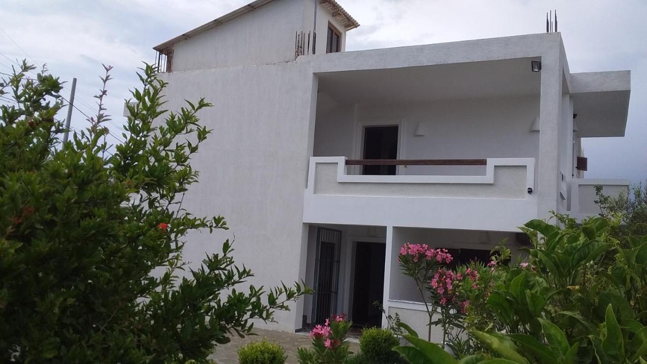 Mihal Suites Sarandë Eksteriør billede