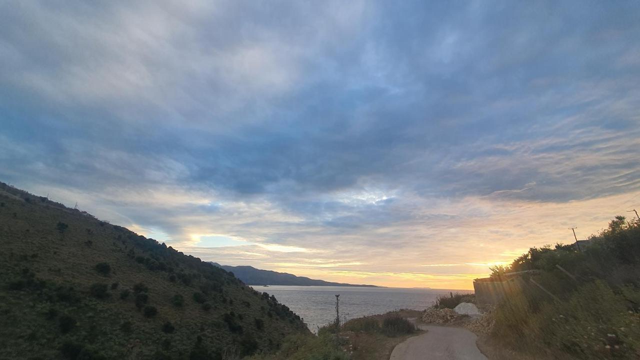 Mihal Suites Sarandë Eksteriør billede